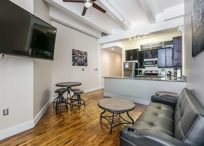 Beautiful Condos Steps From French Quarter And Bourbon St