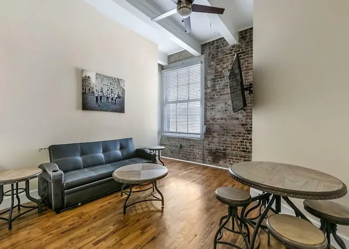 Beautiful Condos Steps From French Quarter And Bourbon St